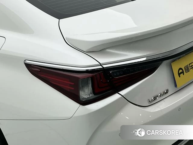 Lexus ES 2021 Белый из Китая, фото 2
