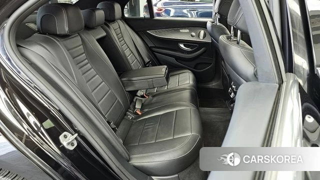 Mercedes-Benz E-Class W213 2023 Черный из Кореи, фото 2