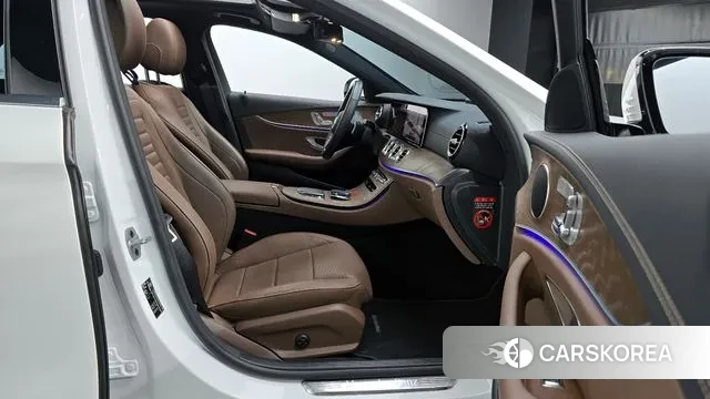 Mercedes-Benz E-Class W213 2021 Белый из Кореи, фото 2