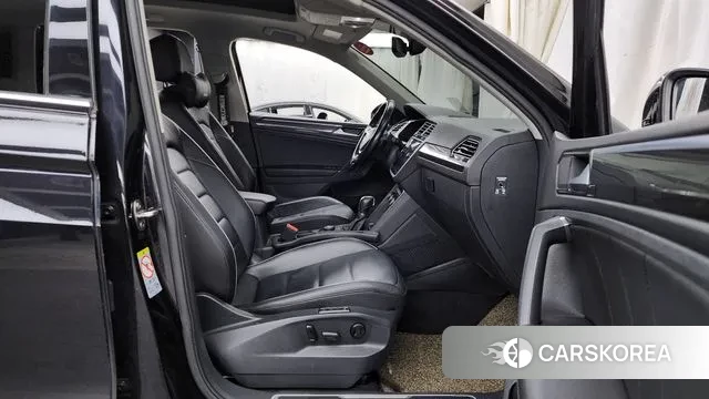 Volkswagen Tiguan second Generation 2018 Черный из Кореи, фото 2