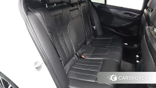 BMW 5 Series (G30) 2018 Белый из Кореи, фото 2