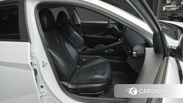 Hyundai Avante Hybrid (CN7) 2023 Белый из Кореи, фото 2