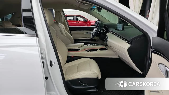 Genesis GV70 2023 Белый из Кореи, фото 2