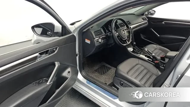 Volkswagen The New Passat 2018 Серебряный из Кореи, фото 2