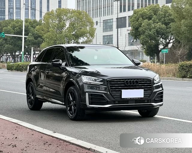 Audi Q2L 2021 Темно-серый из Китая, фото 2