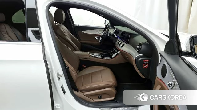 Mercedes-Benz E-Class W213 2021 Белый из Кореи, фото 2