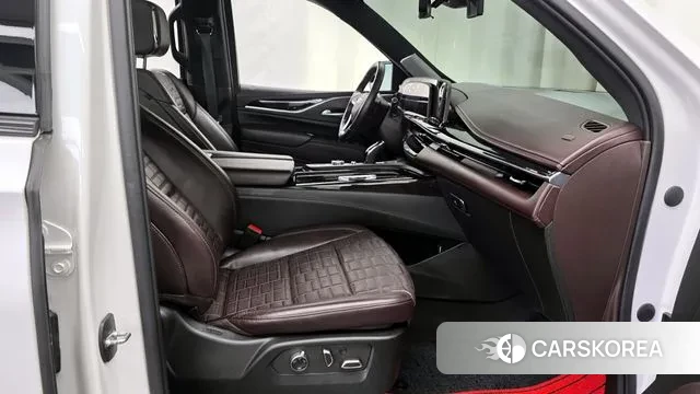 Cadillac Escalade 5th Generation 2023 Белый из Кореи, фото 2