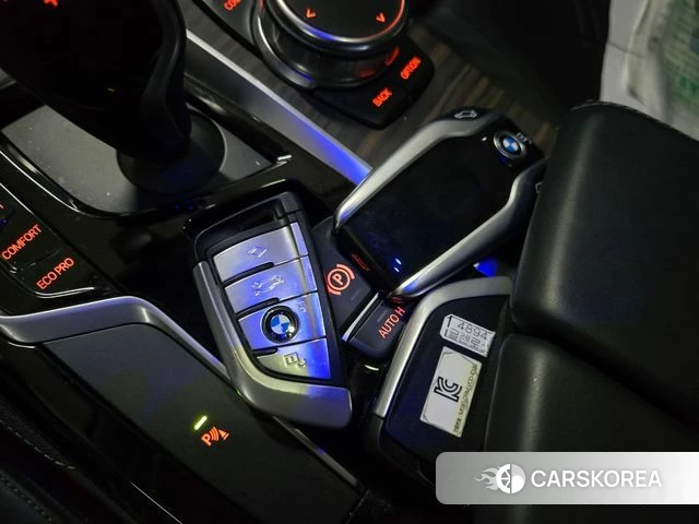 BMW 5 Series (G30) 2018 Черный из Кореи, фото 2
