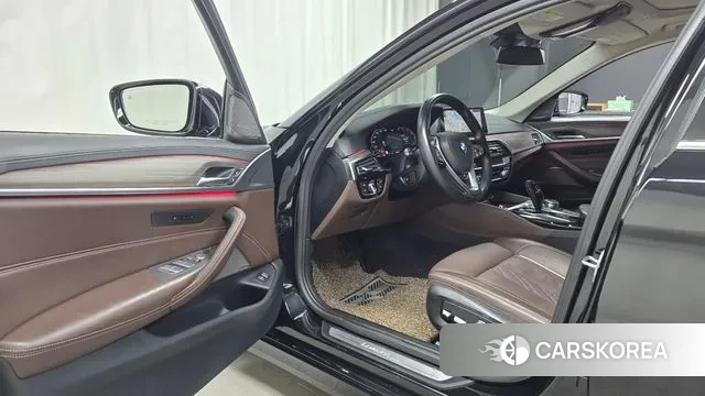 BMW 5 Series (G30) 2020 Черный из Кореи, фото 2