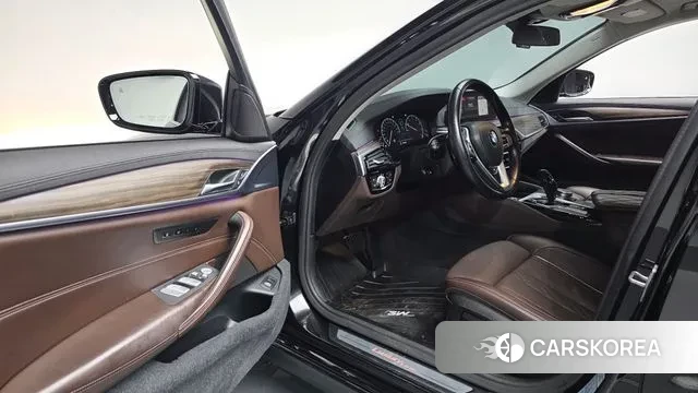 BMW 5 Series (G30) 2019 Черный из Кореи, фото 2