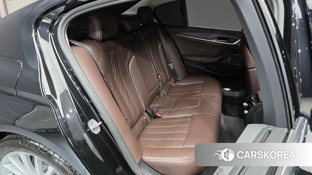BMW 5 Series (G30) 2023 Черный из Кореи, фото 2