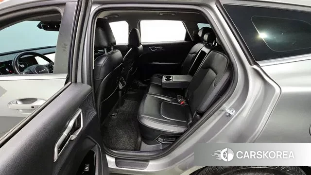 Kia Sportage 5th Generation Hybrid 2023 Серебряный из Кореи, фото 2