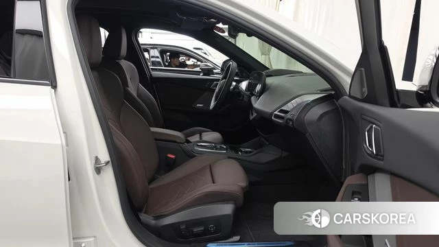BMW 1 Series (F70) 2025 Белый из Кореи, фото 2