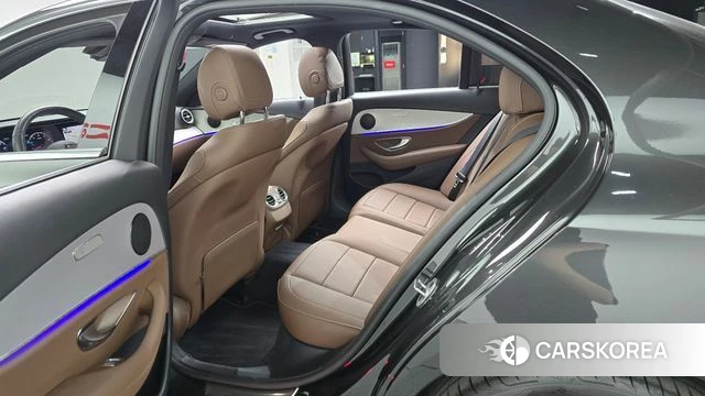 Mercedes-Benz E-Class W213 2021 Серый из Кореи, фото 2