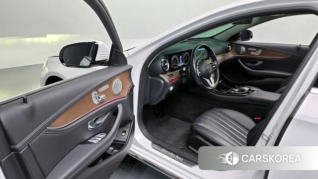 Mercedes-Benz E-Class W213 2020 Белый из Кореи, фото 2