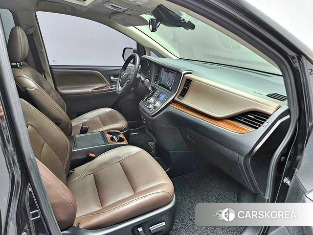 Toyota Sienna 2018 Черный из Кореи, фото 2