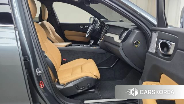Volvo XC60 second Generation 2018 Серый из Кореи, фото 2