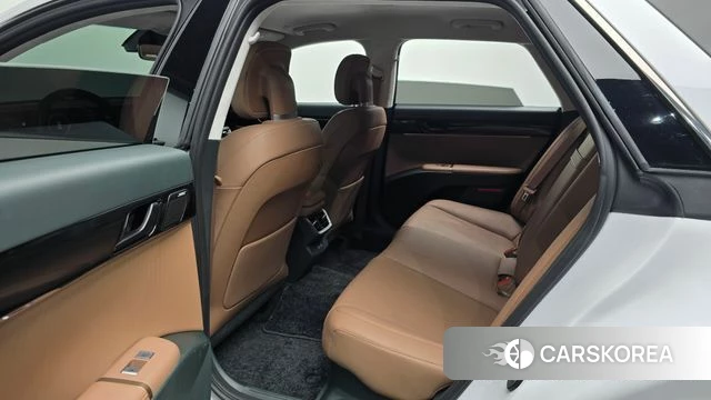 Hyundai Grandeur Hybrid (GN7) 2023 Белый из Кореи, фото 2