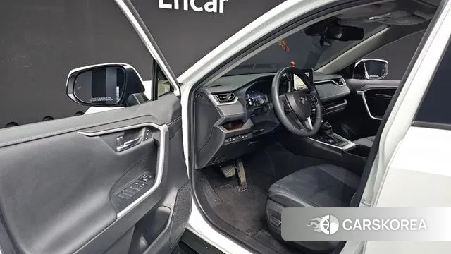 Toyota RAV4 5th Generation 2023 Белый из Кореи, фото 2