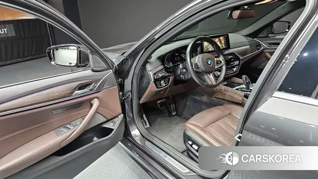 BMW 5 Series (G30) 2020 Серый из Кореи, фото 2