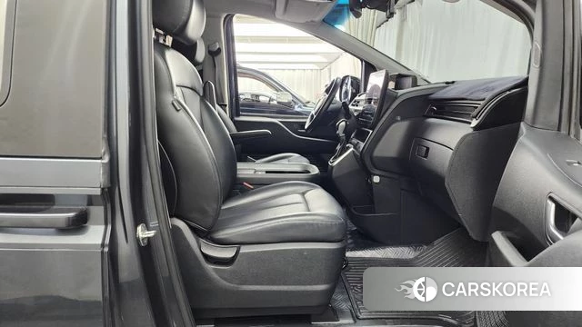Hyundai Staria 2021 Серый из Кореи, фото 2
