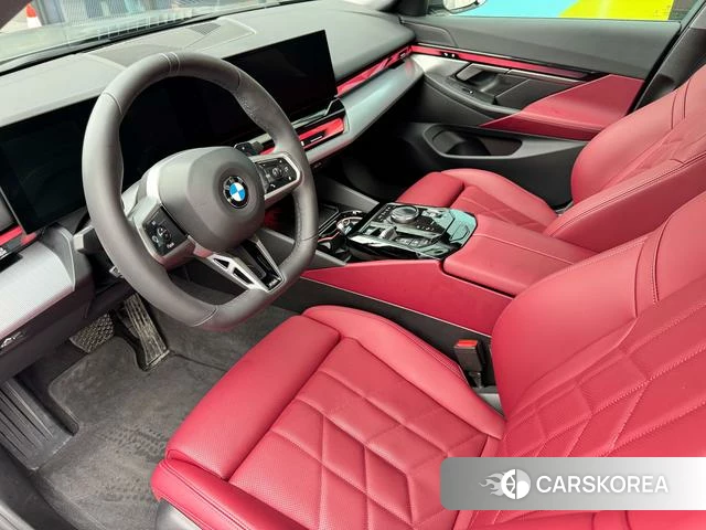 BMW 5 series (imported) 2025 Серебристо-серый из Китая, фото 2