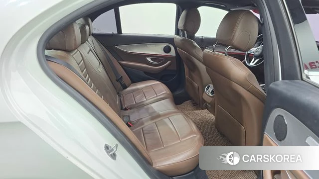 Mercedes-Benz E-Class W213 2018 Белый из Кореи, фото 2