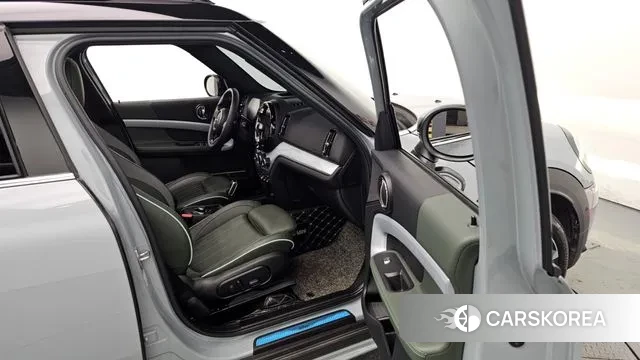 Mini Cooper Countryman 2022 Светло-серебряный цвет из Кореи, фото 2