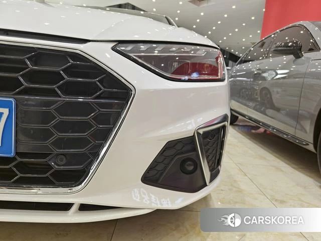 Audi A4L 2022 Белый из Китая, фото 2