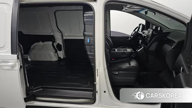 Hyundai Staria 2022 Белый из Кореи, фото 2