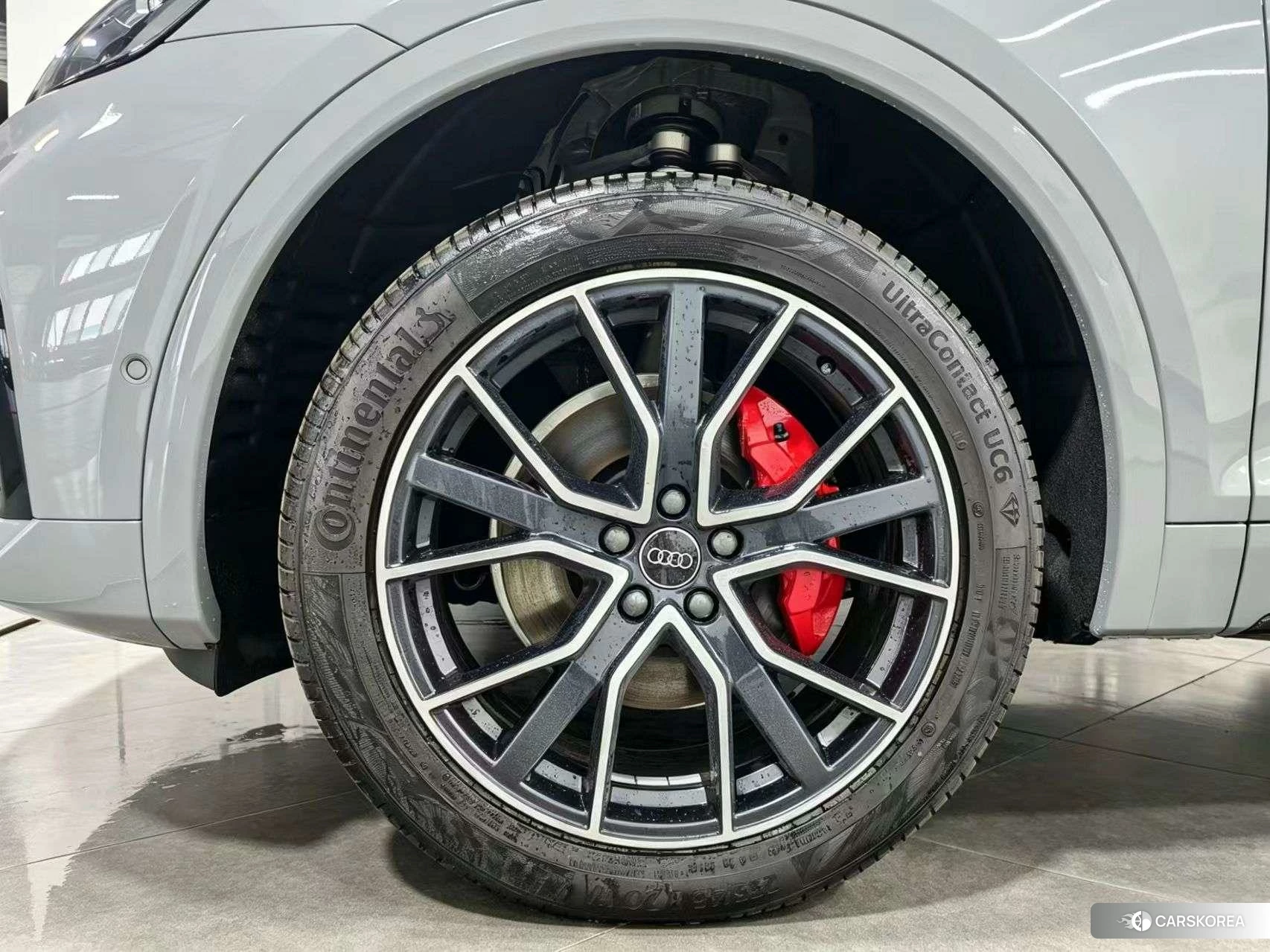 Audi Q5L 2025 Темно-серый из Китая, фото 2