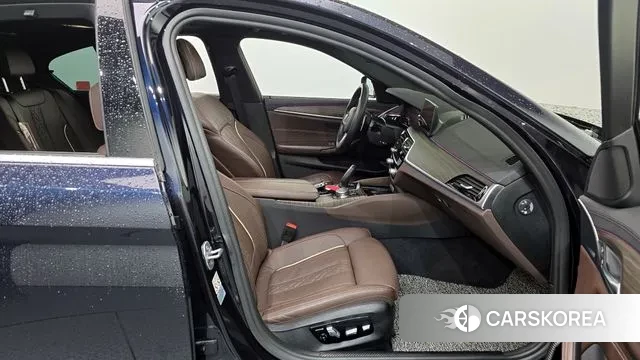 BMW 5 Series (G30) 2019 Черный из Кореи, фото 2