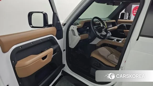 Land Rover Defender (L663) 2025 Белый из Кореи, фото 2