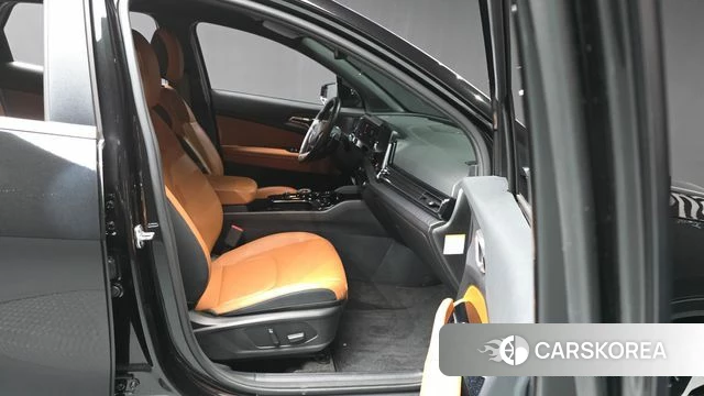 Kia Sportage 5th Generation Hybrid 2024 Черный из Кореи, фото 2