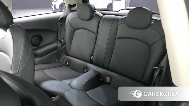 Mini Cooper 2022 Черный из Кореи, фото 2