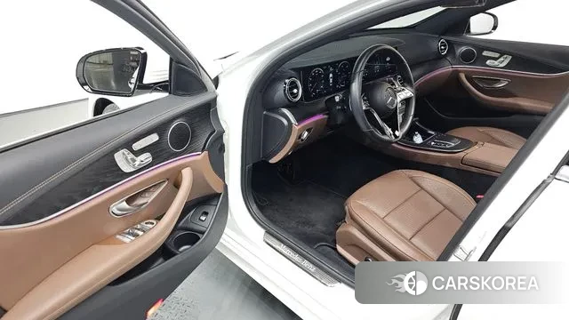 Mercedes-Benz E-Class W213 2022 Белый из Кореи, фото 2