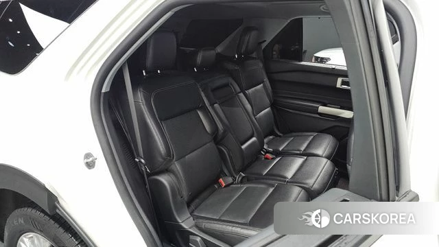 Ford Explorer 6th Generation 2021 Белый из Кореи, фото 2