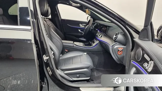 Mercedes-Benz E-Class W213 2022 Черный из Кореи, фото 2