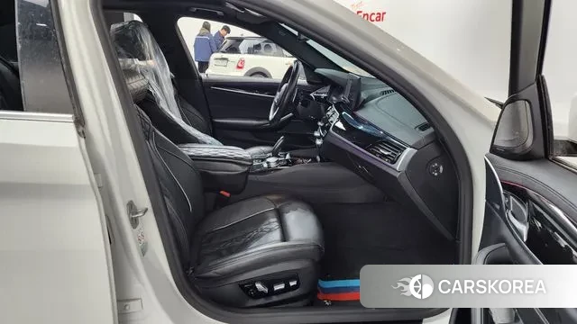 BMW 5 Series (G30) 2021 Белый из Кореи, фото 2