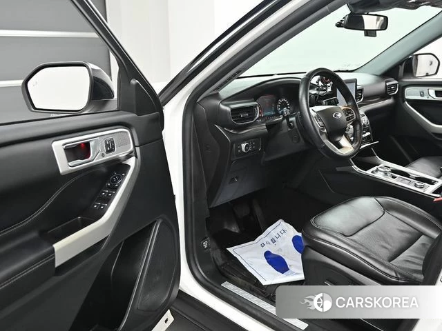 Ford Explorer 6th Generation 2021 Белый из Кореи, фото 2