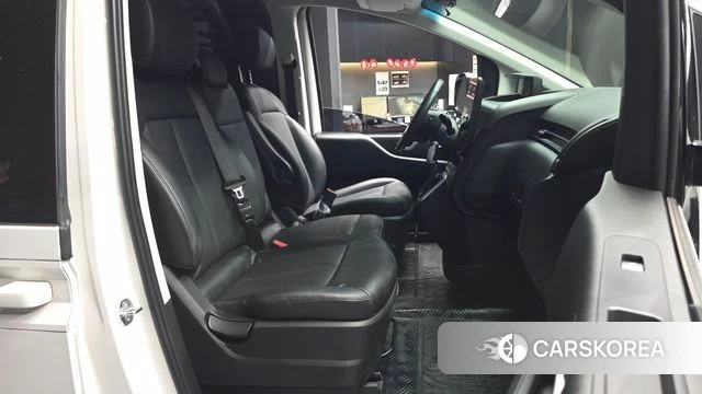 Hyundai Staria 2023 Белый из Кореи, фото 2