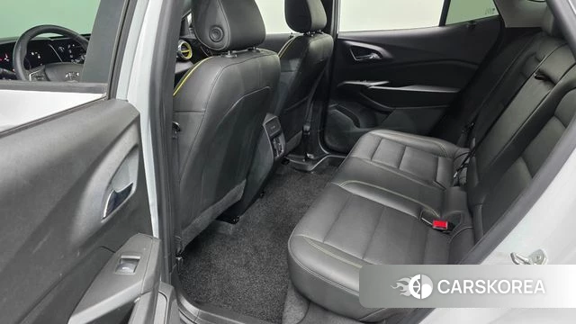 Chevrolet (GM Daewoo) Trax Crossover 2023 Белый из Кореи, фото 2
