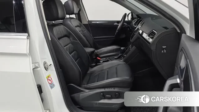 Volkswagen Tiguan second Generation 2020 Белый из Кореи, фото 2