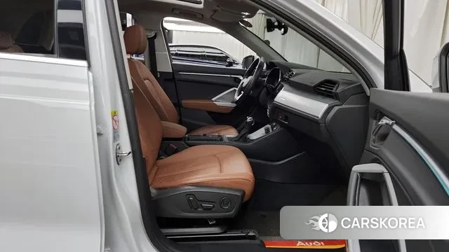 Audi Q3 (F3) 2020 Белый из Кореи, фото 2