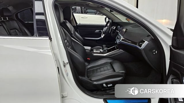 BMW 3 Series (G20) 2022 Белый из Кореи, фото 2