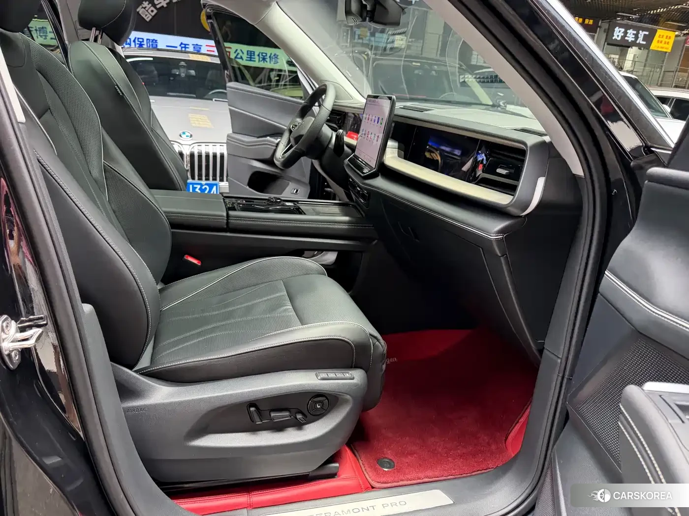Volkswagen Touareg 2025 Черный из Китая, фото 2