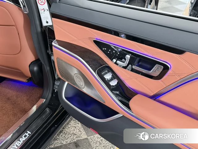 Mercedes-Benz Maybach S-class 2023 Черный из Китая, фото 2