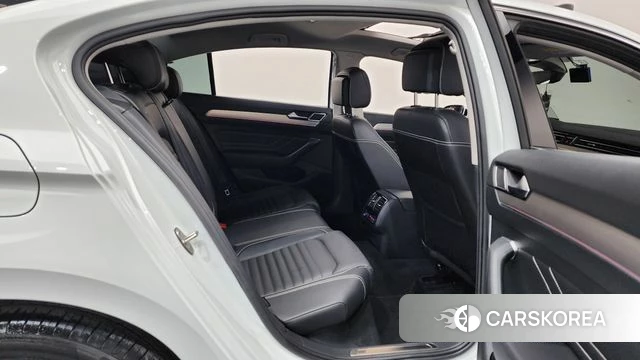 Volkswagen Passat GT (B8) 2021 Белый из Кореи, фото 2