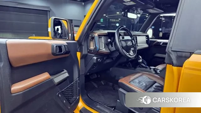 Ford Bronco 6th Generation 2022 Желтый из Кореи, фото 2