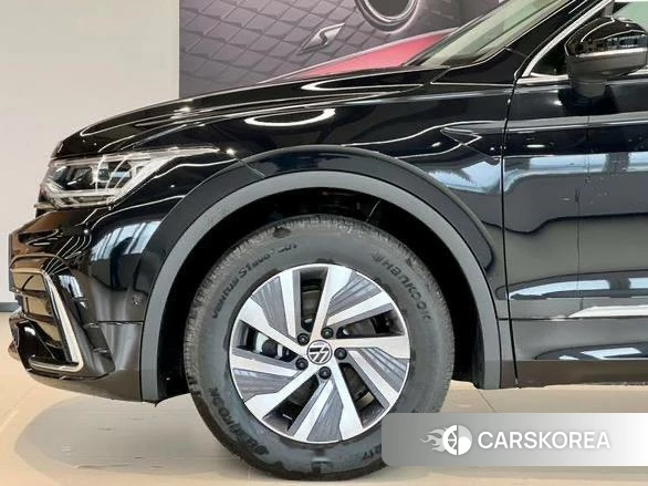 Volkswagen Tiguan L PHEV 2025 Черный из Китая, фото 2